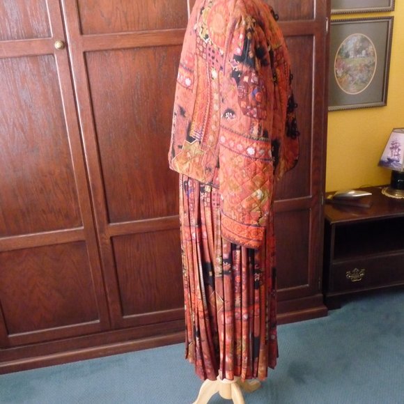 In Group II casual suit - Picture 4 of 11